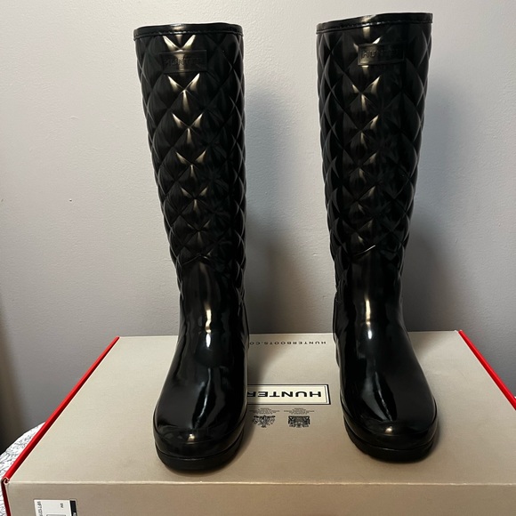Women's Refined Slim Fit Adjustable Quilted Tall Rain Boots - Picture 3 of 7